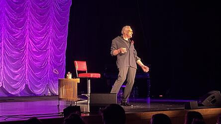Im ersten Halbjahr trat der österreichische Kabarettist Josef Hader in der Stadthalle auf. Mit Atze Schröder und Eva Karl-Faltermeier stehen weitere bekannte Namen im Veranstaltungsprogramm.