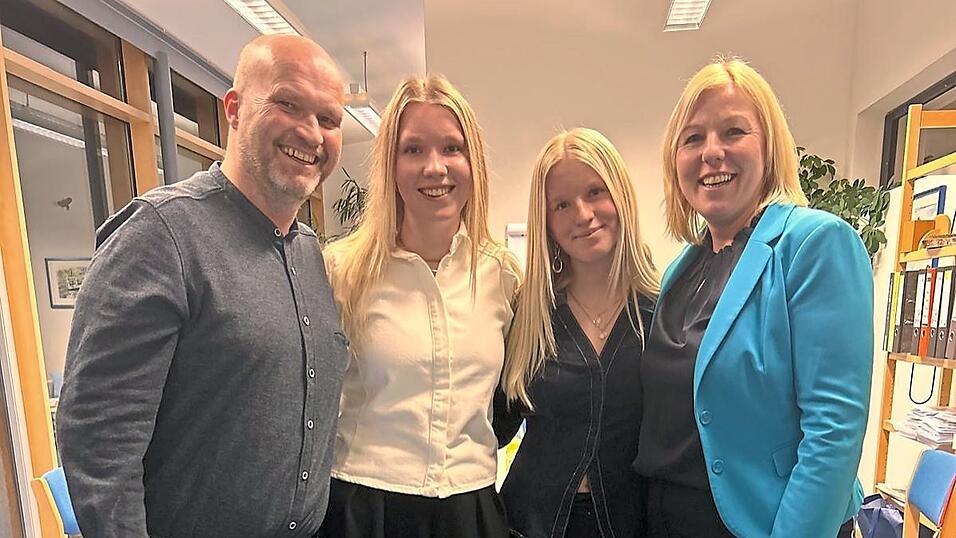 Werner, Julia und Sophia Wimmer sind stolz darauf, in der Familie mit Doris Wimmer (von links) nun eine B&uuml;rgermeisterin zu haben.