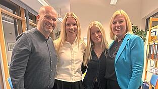 Werner, Julia und Sophia Wimmer sind stolz darauf, in der Familie mit Doris Wimmer (von links) nun eine B&uuml;rgermeisterin zu haben.