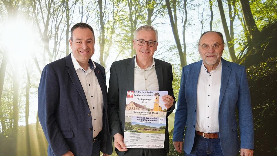 Auf die 39. Ausgabe der Caritas-Seniorenwallfahrt freuen sich die Organisatoren Rolf-Peter Holfleitner, Josef S&uuml;&szlig; und Landrat Werner Bumeder (M).