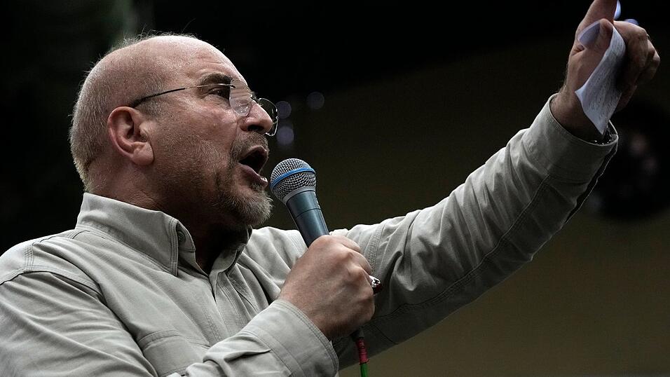 Parlamentspr&auml;sident Mohammed Baghar Ghalibaf sagte, die Stra&szlig;e von Hormus bleibe so lange geschlossen, wie sich die USA nicht an ihre Verpflichtungen aus der Vereinbarung hielten. (Archivbild)