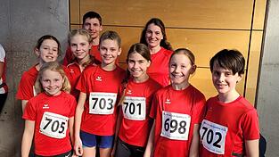 Die j&uuml;ngere TSV-Gruppe in M&uuml;nchen mit den Trainern Julia Brettschneider und Florian Perwitzschky.