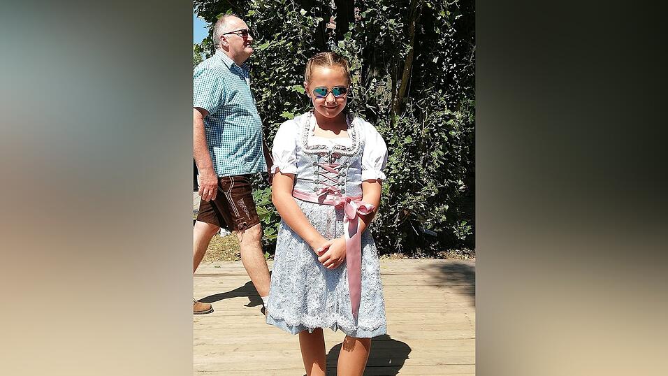 Claudia Langs Tochter war auf dem Gäubodenvolksfest 2018. Claudia Langs Tochter war auf dem Gäubodenvolksfest 2018.