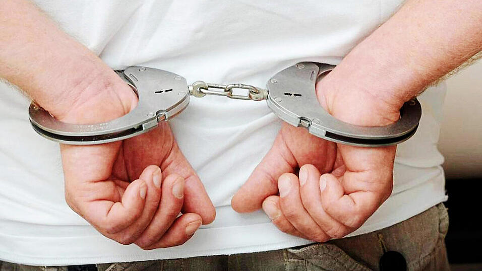 Mehr als vier Jahre nach seiner Flucht aus dem Bezirksklinikum Mainkofen wurde ein 32-j&auml;hriger Straft&auml;ter durch Zielfahnder des Landeskriminalamts Ober&ouml;sterreich am 5. Januar in der Gemeinde Eidenberg im Oberen M&uuml;hlviertel festgenommen.