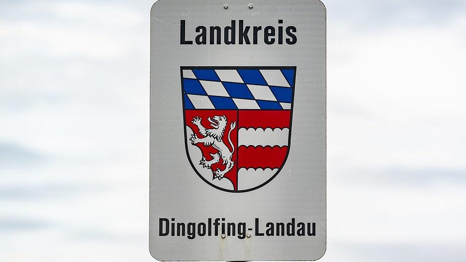 Mutmaßliches Anschlagsziel war ein Weihnachtsmarkt im Raum Dingolfing. (Archivbild) Mutmaßliches Anschlagsziel war ein Weihnachtsmarkt im Raum Dingolfing. (Archivbild)