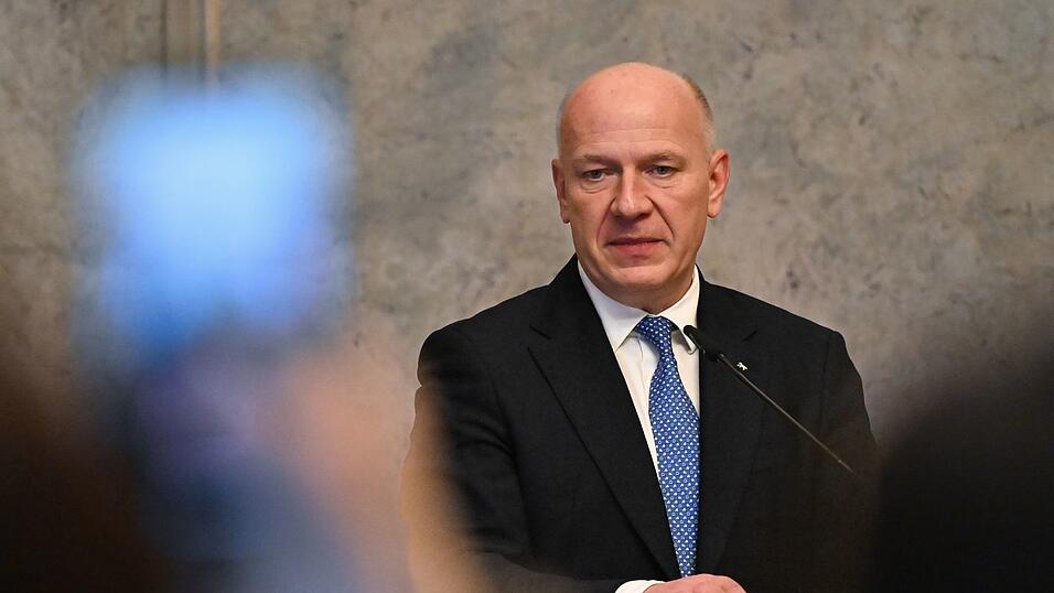 Berlins Regierungschef Kai Wegner geriet auch wegen eines Tennismatchs unter Druck. (Archivbild) Berlins Regierungschef Kai Wegner geriet auch wegen eines Tennismatchs unter Druck. (Archivbild)