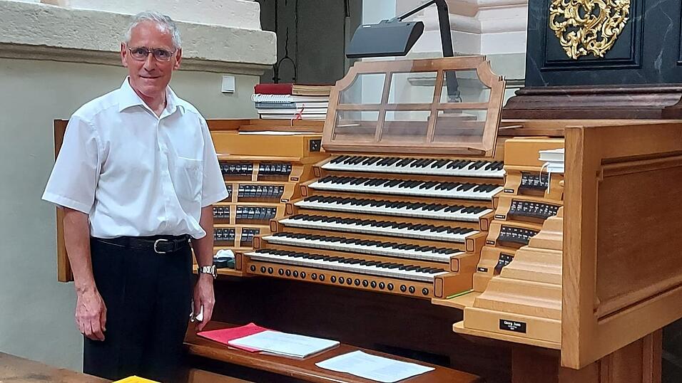 Der frühere Mainburger Kirchenmusiker Franz Ballon hat eine Orgelfantasie zur Olympischen Hymne geschrieben, die jetzt rechtzeitig zum Start der Spiele erschienen ist. Der frühere Mainburger Kirchenmusiker Franz Ballon hat eine Orgelfantasie zur Olympischen Hymne geschrieben, die jetzt rechtzeitig zum Start der Spiele erschienen ist.