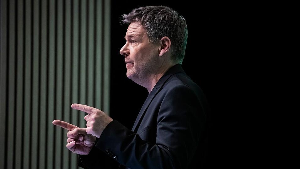 Gr&uuml;nen-Kanzlerkandidat Robert Habeck wehrt sich gegen die Vorw&uuml;rfe eines Plagiatssuchers.