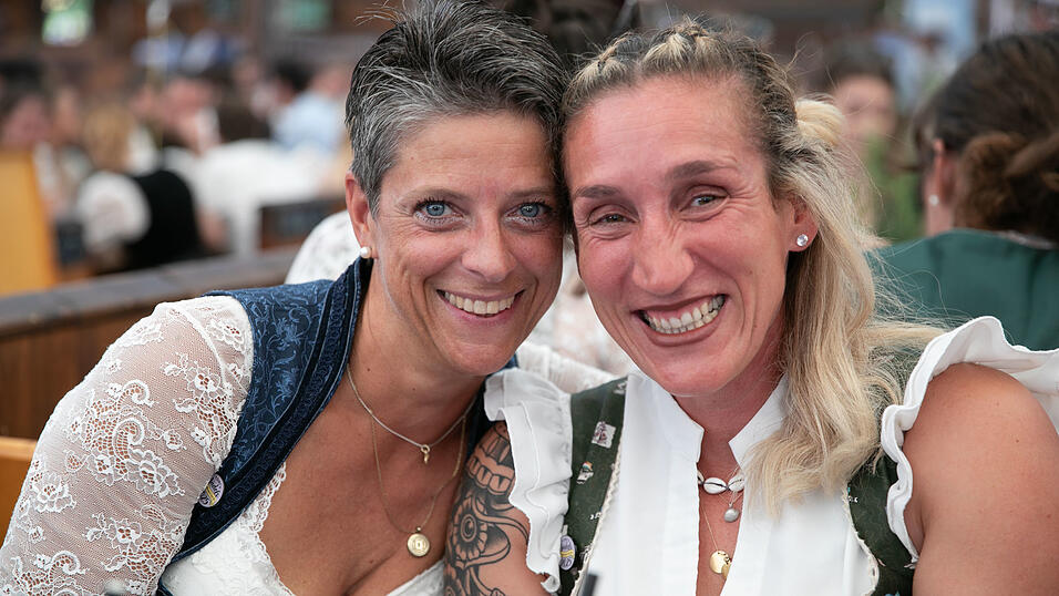 Die Partybilder vom Sonntag, 10. August, aus dem Festzelt Wenisch. Die Partybilder vom Sonntag, 10. August, aus dem Festzelt Wenisch.