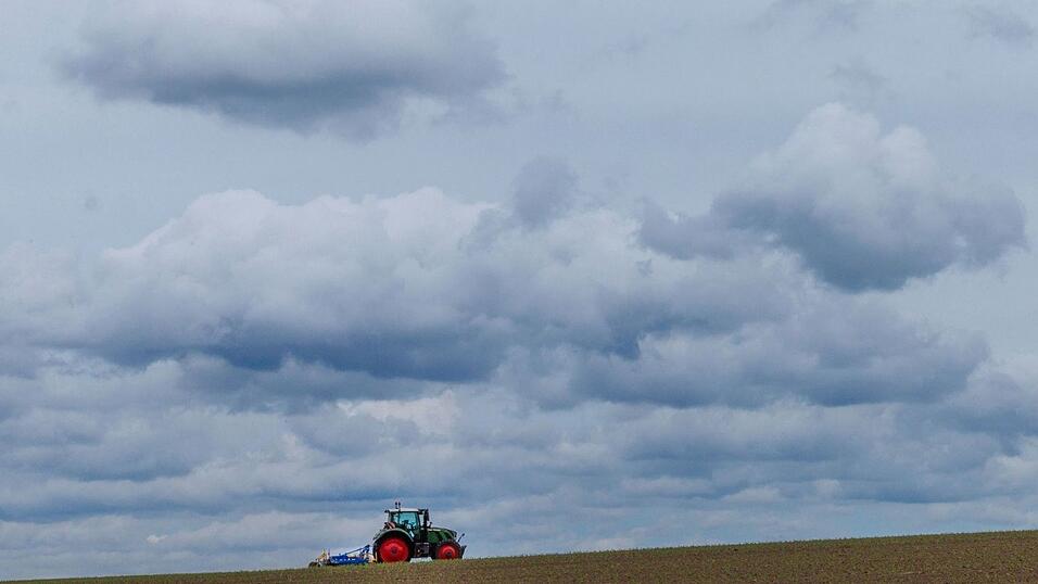 Launig zeigt sich das Wetter zum Start in die neue Woche - auf heiteres Wetter folgen am Montag vermehrt Wolken und Regenschauer. (Symbolbild) Launig zeigt sich das Wetter zum Start in die neue Woche - auf heiteres Wetter folgen am Montag vermehrt Wolken und Regenschauer. (Symbolbild)