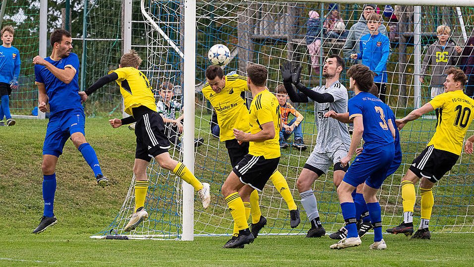 Wie in Falkenberg gilt es für die Simbacher (in gelb), eine kompakte Leistung zu zeigen, sonst blüht ihnen im Heimspiel gegen Geisenhausen das gleiche Schicksal wie in Plattling.