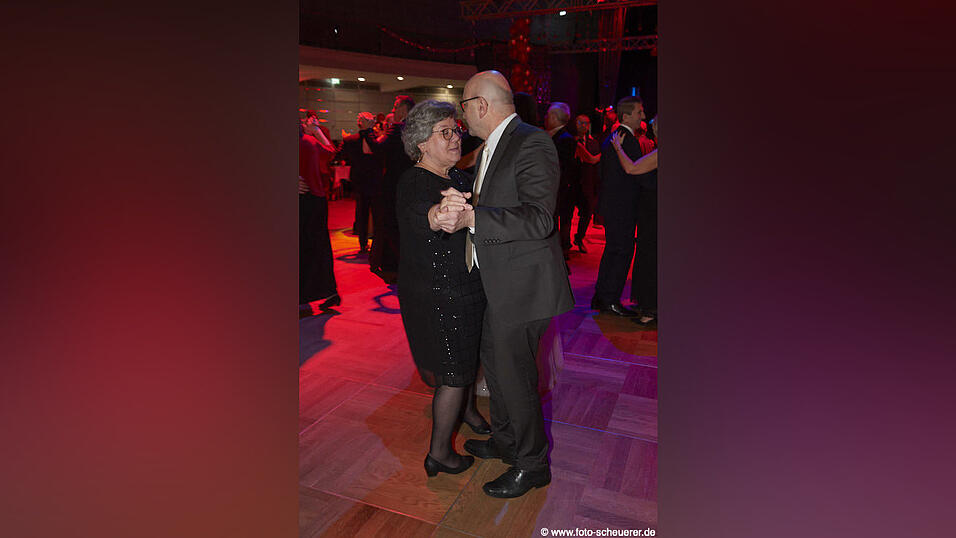 Mit dem SPD-Ball wurde am Samstag die Ballsaison in Straubing eröffnet. Mit dem SPD-Ball wurde am Samstag die Ballsaison in Straubing eröffnet.