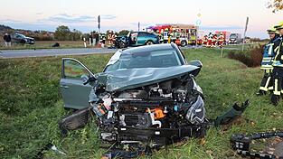 An den beiden Autos entstand jeweils Totalschaden. An den beiden Autos entstand jeweils Totalschaden.