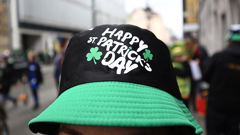Auf Feierlichkeiten zum irischen Nationalfeiertag wurde traditionell gr&uuml;n getragen.
