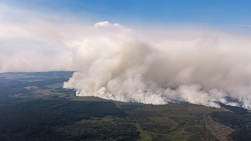 Der Waldbrand im belgischen Moorgebiet. Der Waldbrand im belgischen Moorgebiet.