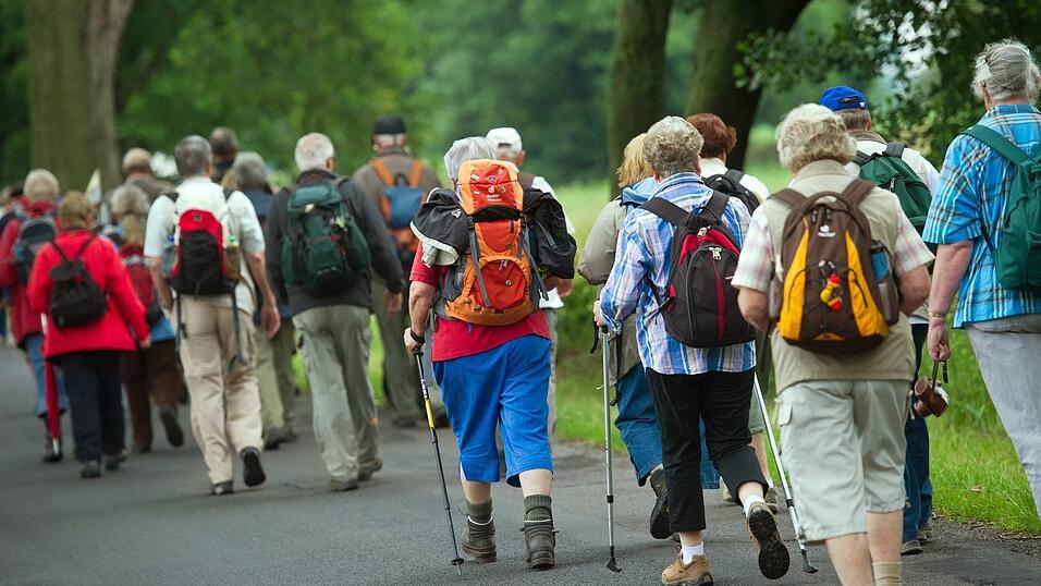 Viele Seniorinnen und Senioren sind noch fit - derzeit wird verhandelt, wer k&uuml;nftig wann in Rente darf. (Archivfoto)