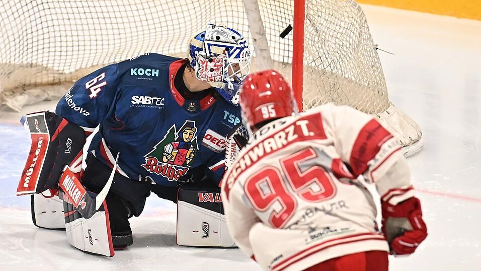 Der passt: EVL-Stürmer Tobi Schwarz nahm in der 23. Spielminute ganz genau Maß und versenkte die schwarze Hartgummischeibe zum 1:0 im Kasten von Wölfe-Keeper Patrik Cerveny. Der passt: EVL-Stürmer Tobi Schwarz nahm in der 23. Spielminute ganz genau Maß und versenkte die schwarze Hartgummischeibe zum 1:0 im Kasten von Wölfe-Keeper Patrik Cerveny.