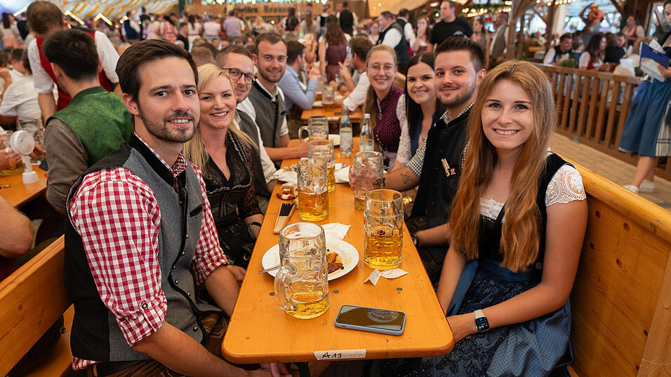 Die Partybilder vom Freitag, 18. August 2023, aus dem Festzelt Nothaft. Die Partybilder vom Freitag, 18. August 2023, aus dem Festzelt Nothaft.