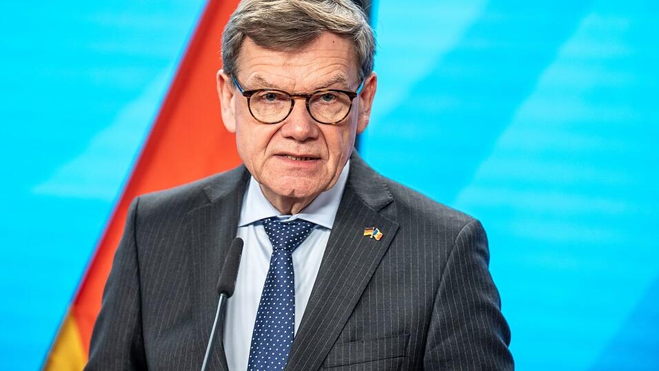 Nach der ersten erfolgreichen R&uuml;ckholung im Nahen Osten gestrandeter Deutscher zeigt sich Au&szlig;enminister Johann Wadephul (CDU) optimistisch.