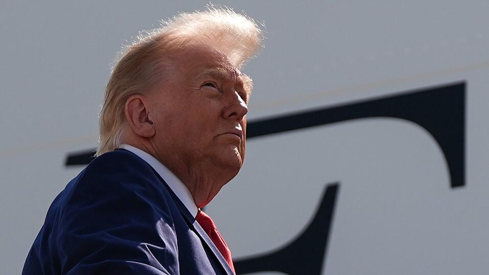 US-Präsident Trump droht dem Iran mit Konsequenzen für die Angriffe der Huthi-Miliz. (Archivbild) US-Präsident Trump droht dem Iran mit Konsequenzen für die Angriffe der Huthi-Miliz. (Archivbild)