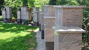 Das Urnenrondell auf dem W&ouml;rther Friedhof. Im ersten Abschnitt sind 56 von 60 Kammern belegt.