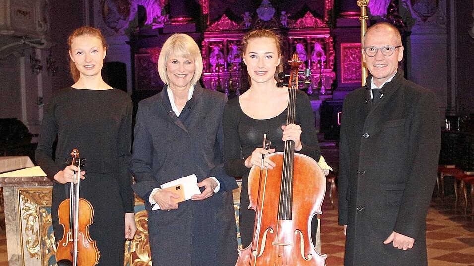 Lena Manz (von links), Gundula Gause, Anna Manz und Roman Gerl sorgten am Donnerstag f&uuml;r ein volles Haus in der Kirche Sankt Emmeram.