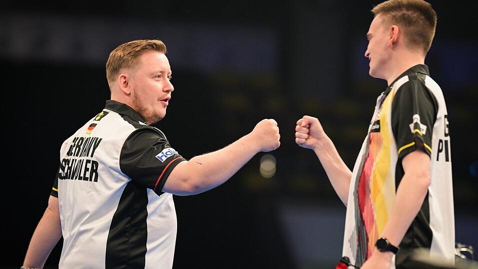 Martin Schindler (l) und Ricardo Pietreczko sind im Viertelfinale der Team-WM gescheitert. Martin Schindler (l) und Ricardo Pietreczko sind im Viertelfinale der Team-WM gescheitert.