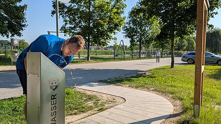 Maximilian Kelnberger und sein Team des Wasserwerks setzten die kleine Baumaßnahme in der Bonau selbst um.