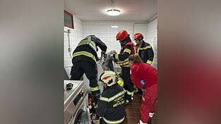 Das Kind wurde mit Hilfe einer hydraulischen Schere befreit.