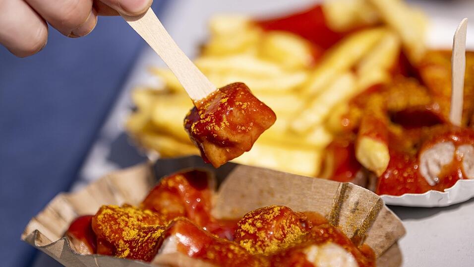 &bdquo;CurrywurstNico&ldquo; ging im September 2025 an den Start. Jetzt hat der Straubinger angek&uuml;ndigt, dass er den Imbiss schlie&szlig;en wird.