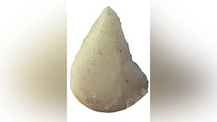 Vier Zentimeter lang sind die Geschoss-Spitzen aus wei&szlig;em Quarz.