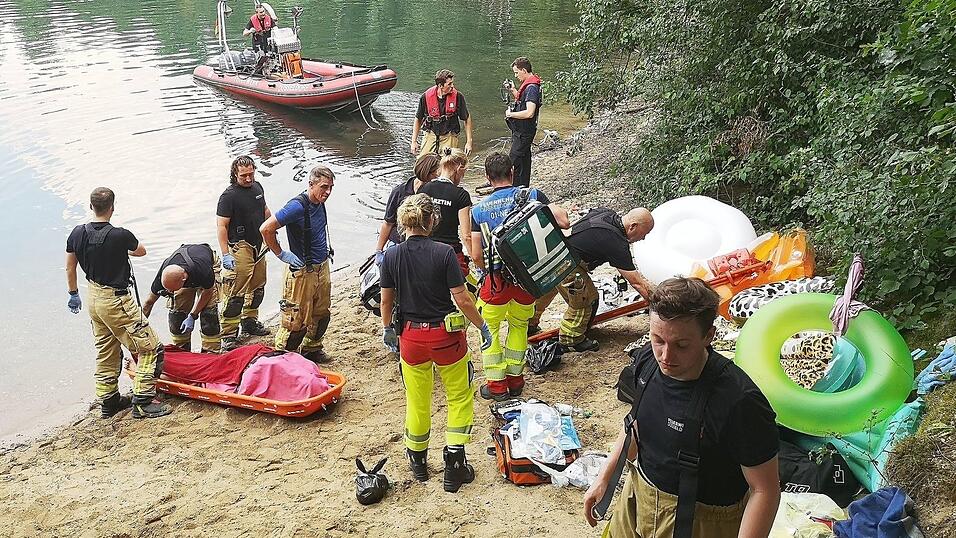 Ein 41-Jähriger war in einem Baggersee bei Düsseldorf ertrunken. Ein 41-Jähriger war in einem Baggersee bei Düsseldorf ertrunken.