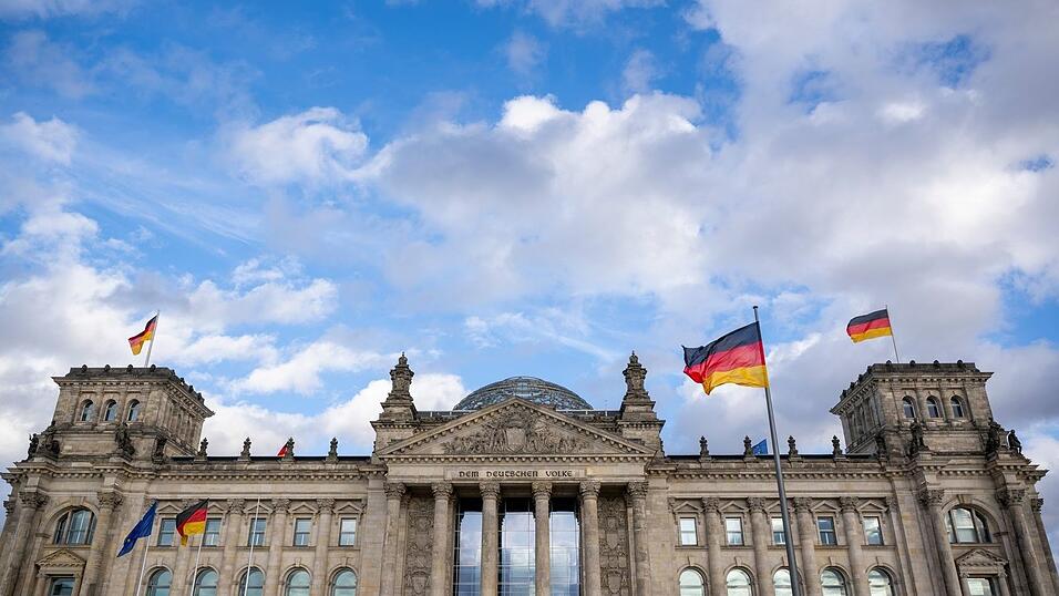 Eine Sondersitzung mit neuem Anlauf zur Richterwahl wird es vorerst nicht geben. Eine Sondersitzung mit neuem Anlauf zur Richterwahl wird es vorerst nicht geben.
