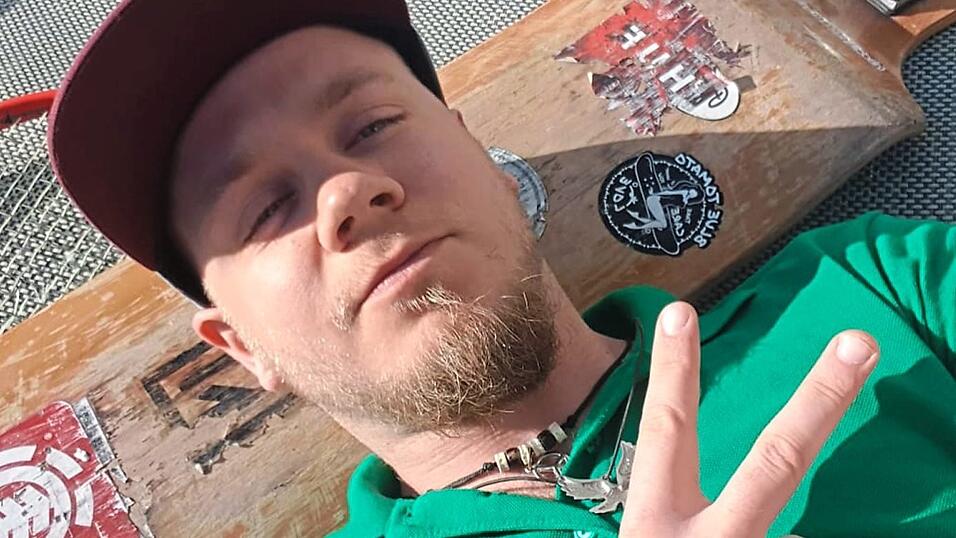 Das Victory-Zeichen steht bei Benjamin f&uuml;r Volt.