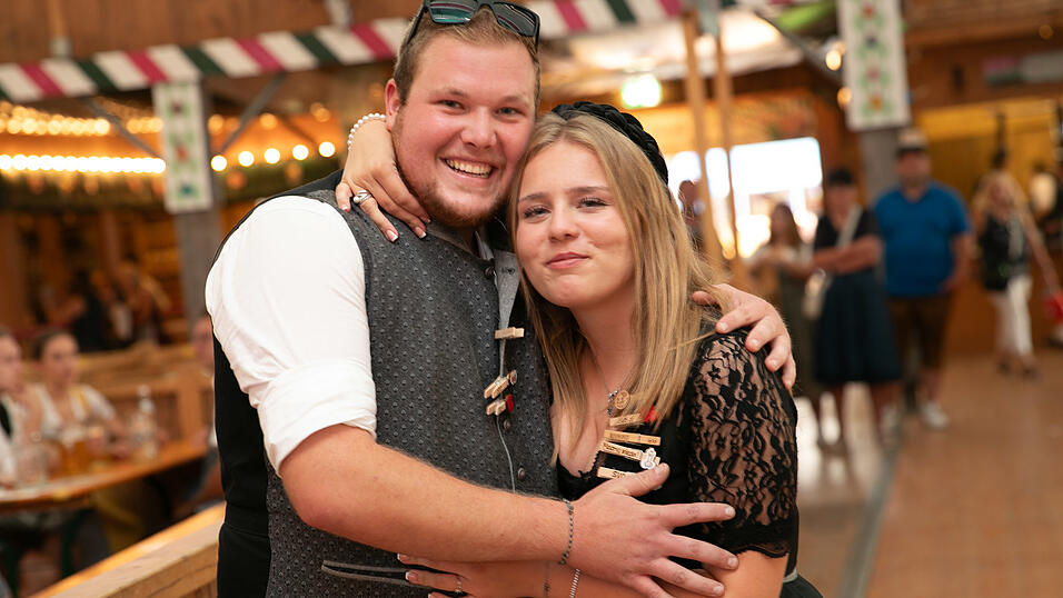 Die Partybilder vom Sonntag, 10. August, aus dem Festzelt Weckmann. Die Partybilder vom Sonntag, 10. August, aus dem Festzelt Weckmann.