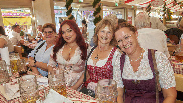Die Partybilder vom Dienstag, 11. August, aus dem Festzelt Lechner. Die Partybilder vom Dienstag, 11. August, aus dem Festzelt Lechner.