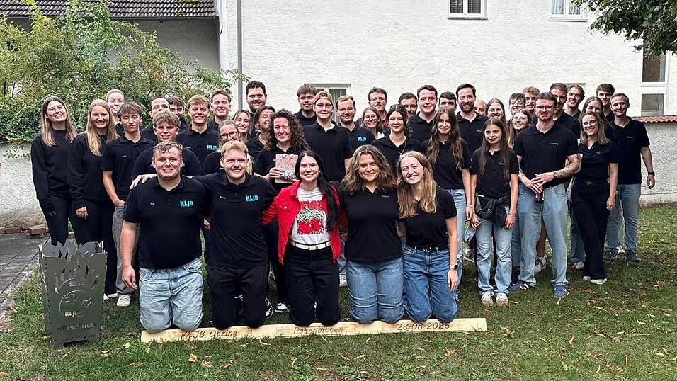 Die KLJB Altenbuch unterst&uuml;tzt die KLJB Otzing beim Gr&uuml;ndungsfest.