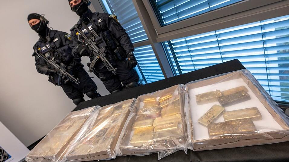 Goldbarren für die Staatskasse. Goldbarren für die Staatskasse.