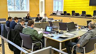 Eine ganze Bank von forensischen Experten bildete am Dienstag erst den Auftakt zu einem regelrechten Gutachtermarathon an den folgenden Verhandlungstagen. Eine ganze Bank von forensischen Experten bildete am Dienstag erst den Auftakt zu einem regelrechten Gutachtermarathon an den folgenden Verhandlungstagen.