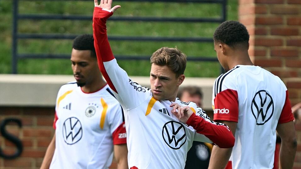 DFB-Kapitän Kimmich (m.) nimmt seine Kollegen in die Pflicht. DFB-Kapitän Kimmich (m.) nimmt seine Kollegen in die Pflicht.