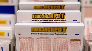 Rund 1,5 Millionen Euro gehen im Eurojackpot nach Bayern. (Symbolbild) Rund 1,5 Millionen Euro gehen im Eurojackpot nach Bayern. (Symbolbild)