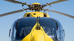 Ein Rettungshubschrauber flog den Mann mit schweren Verletzungen ins Krankenhaus. (Symbolbild)