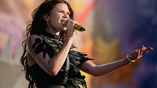 Ikkimel ist im Mainstream angekommen und füllt Musikhallen und Festivalbühnen, wie hier am SonneMondSterne. Ikkimel ist im Mainstream angekommen und füllt Musikhallen und Festivalbühnen, wie hier am SonneMondSterne.