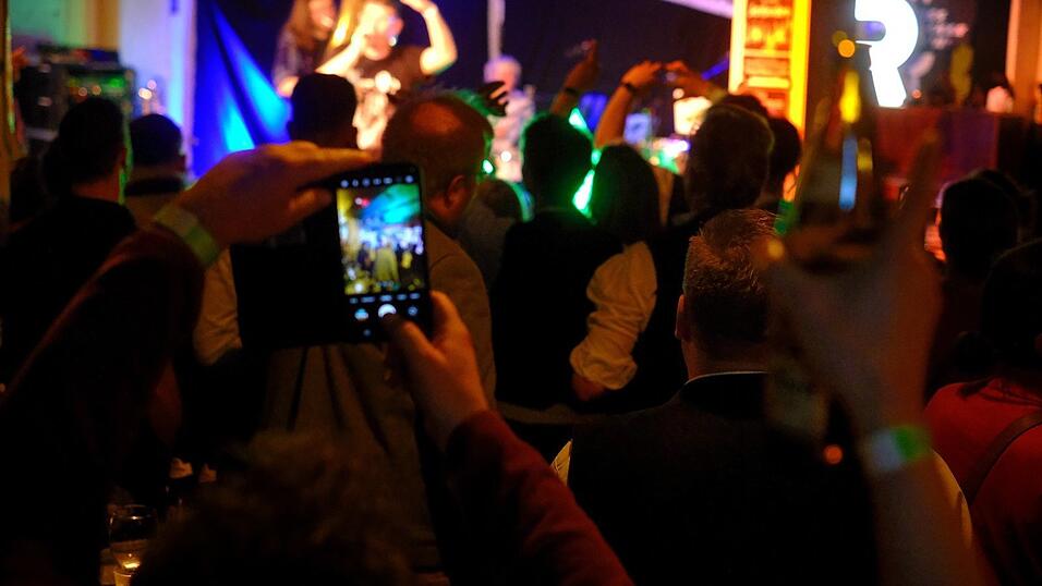 'Monaco F' brachte im Raven zum Ausklang der Wirtshausroas die Fans zum Abtanzen.