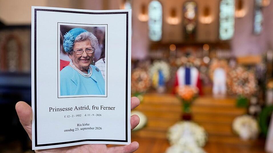 Die Trauerfeier für die ältere Schwester von König Harald V. fand in ihrer lokalen Kirche statt. Die Trauerfeier für die ältere Schwester von König Harald V. fand in ihrer lokalen Kirche statt.