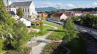 Der neue Park samt Spielplatz auf der Hofer-Insel ist an sich ein Juwel im Stadtzentrum. Manche scheinen das jedoch nicht zu schätzen und sorgen für Ärger und Verschmutzung. Darauf haben nun Stadt und Landesgartenschau-Gesellschaft reagiert. Der neue Park samt Spielplatz auf der Hofer-Insel ist an sich ein Juwel im Stadtzentrum. Manche scheinen das jedoch nicht zu schätzen und sorgen für Ärger und Verschmutzung. Darauf haben nun Stadt und Landesgartenschau-Gesellschaft reagiert.