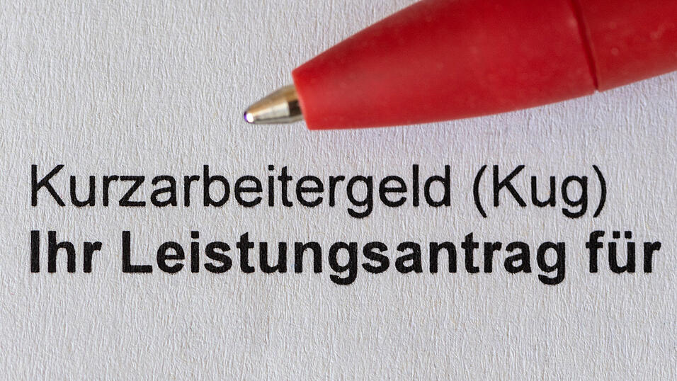 Die Corona-Sonderregelung beim Kurzarbeitergeld wurde nochmals verlängert. Sie soll Betrieben helfen, weiterhin Arbeitsplätze zu erhalten. Die Corona-Sonderregelung beim Kurzarbeitergeld wurde nochmals verlängert. Sie soll Betrieben helfen, weiterhin Arbeitsplätze zu erhalten.