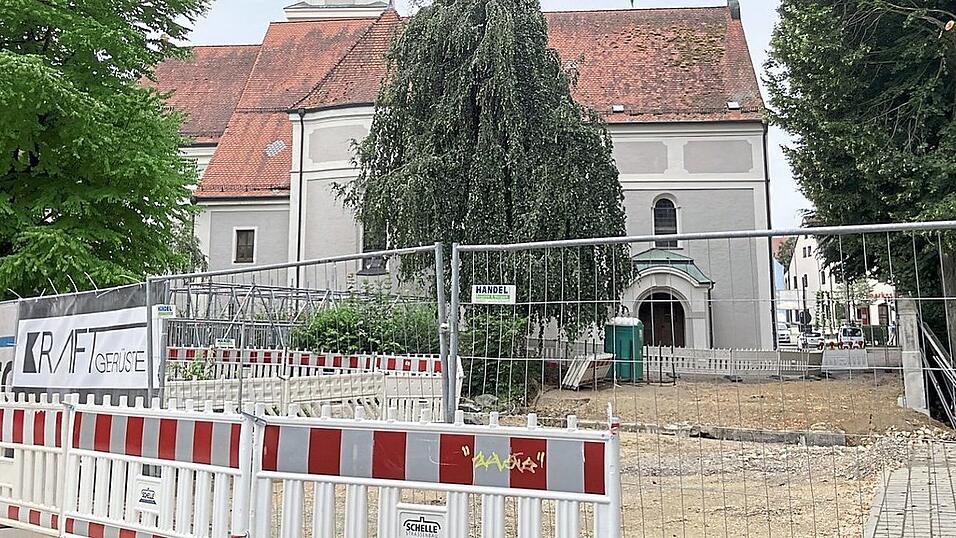 Wochenlang blieb die Durchfahrt zum Klosterberg während des Baus der Brücke über den Leitersdorfer Bach gesperrt. Die Investitionskosten beliefen sich auf beinahe zwei Millionen Euro, die den Haushalt belasten. Wochenlang blieb die Durchfahrt zum Klosterberg während des Baus der Brücke über den Leitersdorfer Bach gesperrt. Die Investitionskosten beliefen sich auf beinahe zwei Millionen Euro, die den Haushalt belasten.