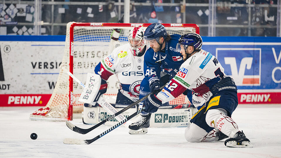 Die Straubing Tigers spielen im Viertelfinale gegen die Eisbären Berlin. In Spiel 4 starten vor allem die Eisbären defensiv mit einer starken Leistung. Die Straubing Tigers spielen im Viertelfinale gegen die Eisbären Berlin. In Spiel 4 starten vor allem die Eisbären defensiv mit einer starken Leistung.