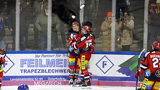 Allen Grund zum Jubeln hatte der Deggendorfer SC beim Sieg gegen den SC Riessersee.